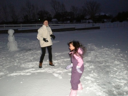 Kasen and Mommy having a snowball fight